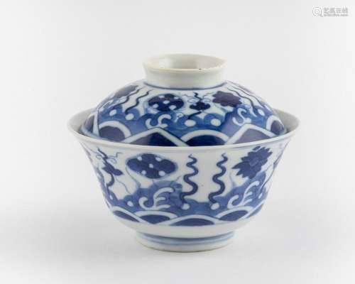 A Chinese blue and white tea bowl and cover, 3 1/2 x 4 7/8 i...