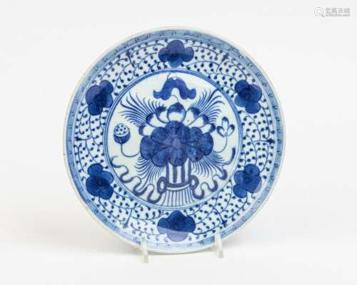 A Chinese blue and white plate, 7 7/8 in. (20 cm.)