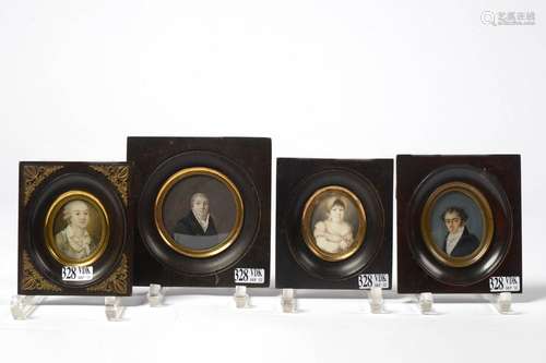 Lot de quatre miniatures peintes sur ivoire : "Portrait...