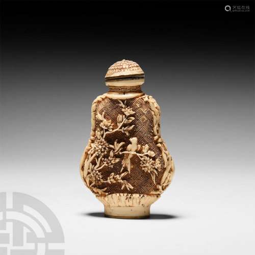 Chinese Snuff Bottle with Birds