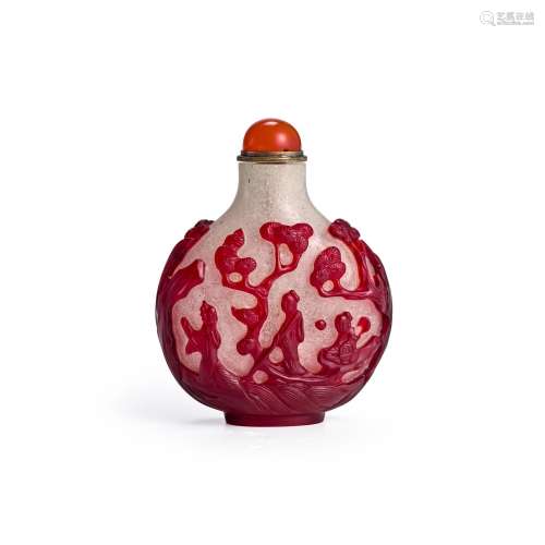 A RED OVERLAY BUBBLE-SUFFUSED GLASS SNUFF BOTTLE 1770-1820