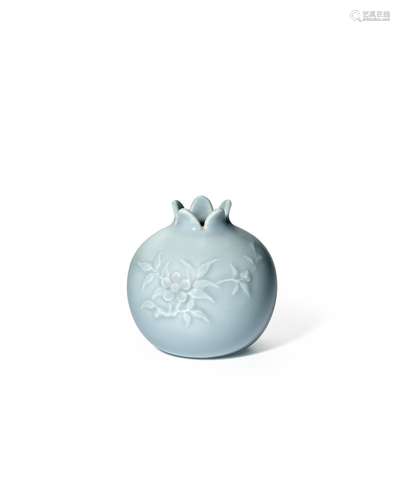 A CLAIR-DE-LUNE GLAZED 'POMEGRANATE' PORCELAIN VASE ...