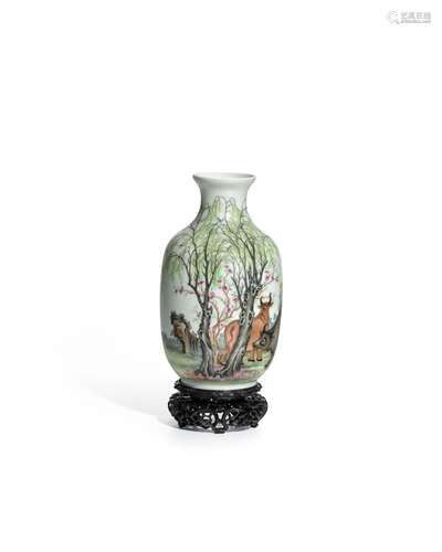 A FINE FALANGCAI PORCELAIN VASE Republic period