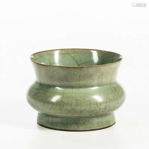 Crackled Celadon-glazed Stem Bowl