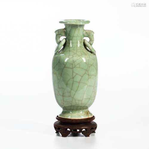 Celadon Crackle-glazed Vase