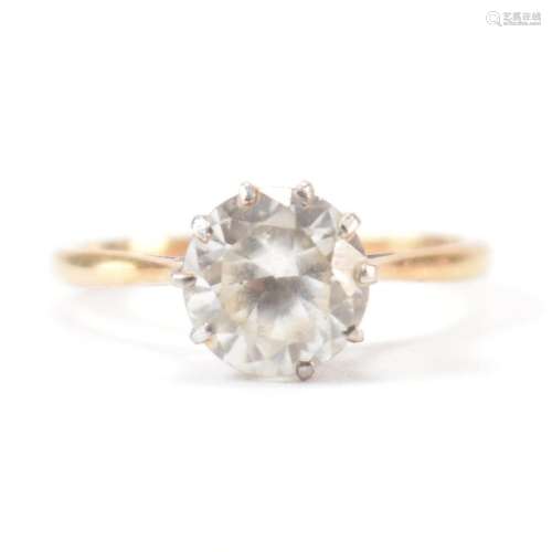 VINTAGE GOLD & WHITE STONE SOLITAIRE RING