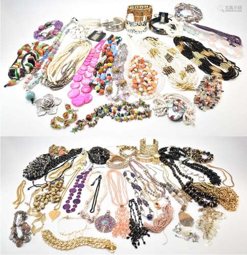 COLLECTION OF VINTAGE BEADED NECKLACE & BRACELETS