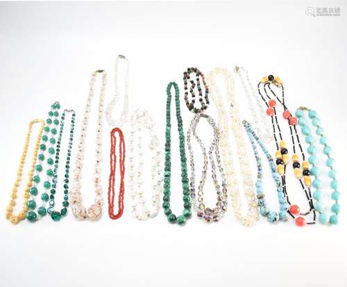 COLLECTION OF VINTAGE COSTUME JEWELLERY NECKLACES