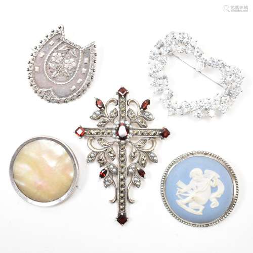 ASSORTMENT OF SILVER BROOCHES - VICTORIAN & LATER