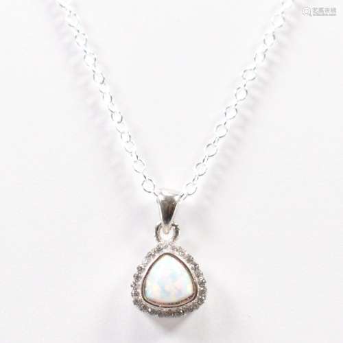 925 SILVER SYNTHETIC OPAL PENDANT & NECKLACE CHAIN