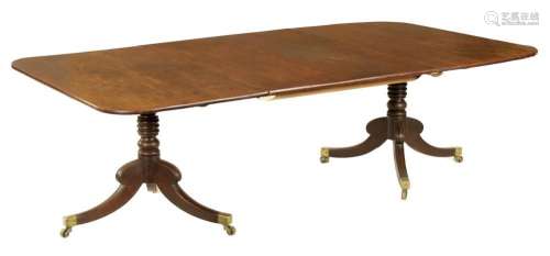 A MID 18TH CENTURY TWIN PEDESTAL MAHOGANY DINING TABLE