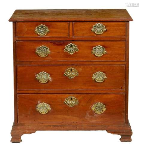 A GOOD EARLY GEORGE III MAHOGANY CHEST OF SMALL PROPORTIONS