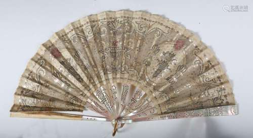 A late 18th/early 19th century mother-of-pearl folding fan, ...