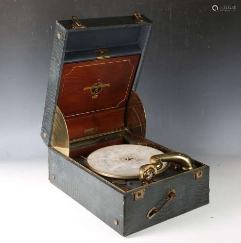 A Columbia Viva-tonal Grafonola gramophone, No. 113A, length...