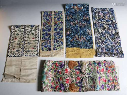 A pair of late 19th/early 20th century Chinese silk embroide...