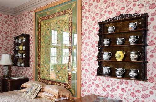 A PAIR OF VICTORIAN CARVED WALNUT HANGING WALL SHELVES, CIRC...