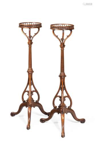 Y A PAIR OF ANGLO-INDIAN ROSEWOOD TORCHERES, MID 19TH CENTUR...