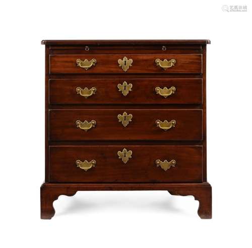 A GEORGE III MAHOGANY CHEST OF DRAWERS, CIRCA 1760