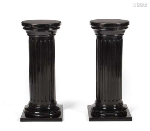 A PAIR OF EBONISED WOOD FLUTED COLUMNS, LATE 19TH/EARLY 20TH...