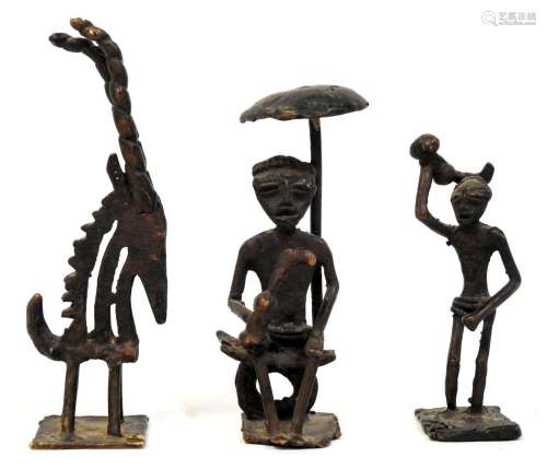 BENIN- AFRIQUE<br />
Réunion de deux bronzes figurant un sag...
