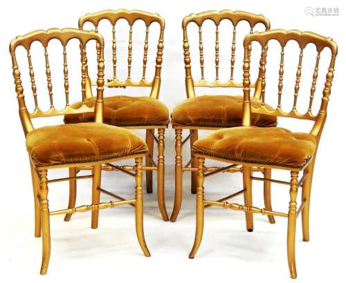 Suite de quatre chaises "charivari" en bois doré, ...