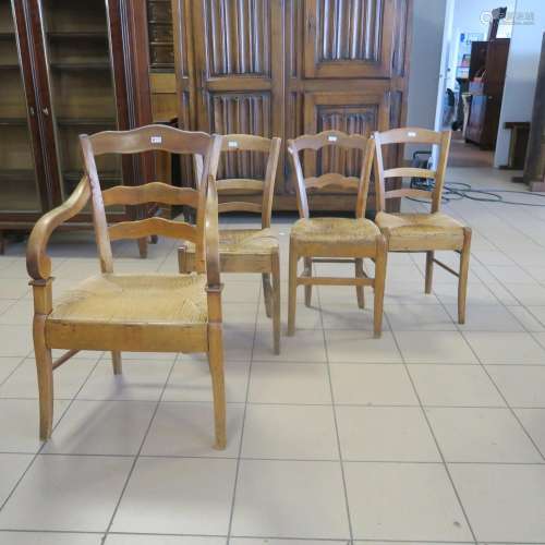 Réunion de quatre assises paillées, une paire de chaise, un ...