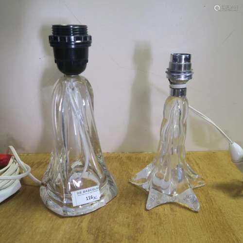 Deux lampes de forme libre en cristal, une signée Daum et l'...