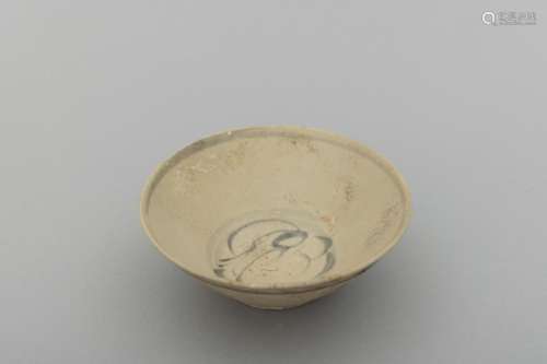 Early Yuan blue and white floral porcelain bowl