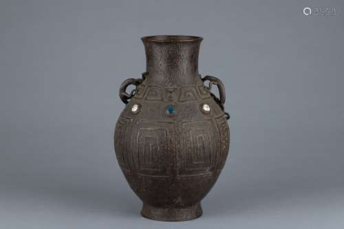 Qing bronze vase