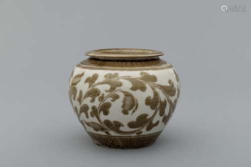 Song Cizhou ceramic carved black and white lidded jar