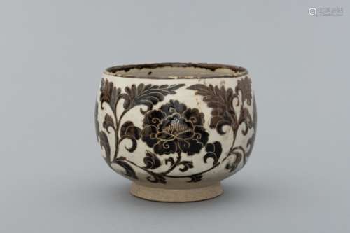 Northern Song monk-bowl with black flowers design