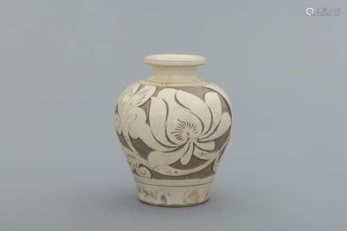 Northern Song Cizhou carved glazed ceramic vase