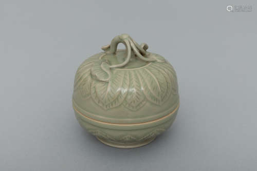 Song Yaozhou celadon covered box