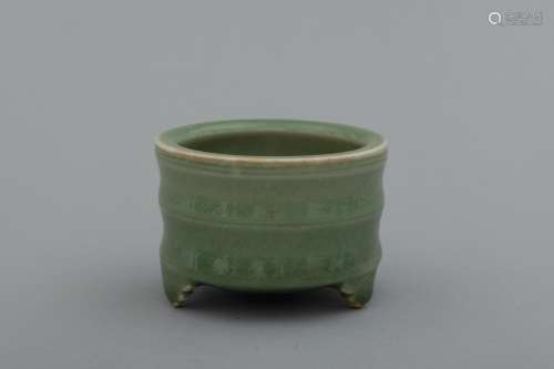 Yuan longquan greenish porcelain tripot censer