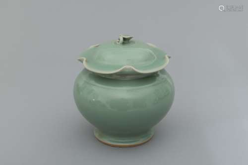 Yuan Longquan celadon jar with lotus-cover