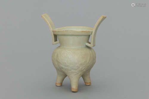 Yuan white censer supported with three legs