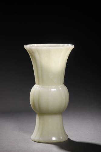 QING QIANLONG:A JADE VASE