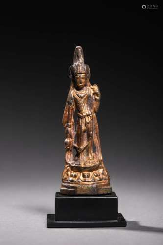 SUI: A GILT BRONZE STANDING BUDDHA STATUE