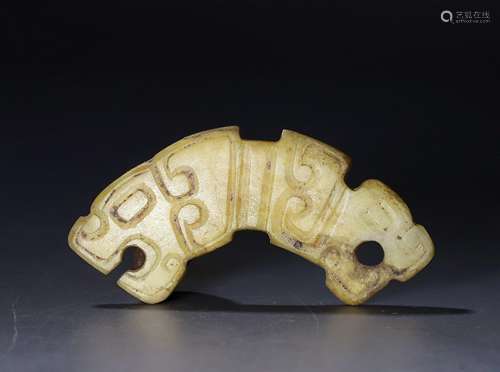 Spring and autumn jade carved doubled dragon ornament