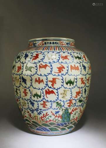 A WUCAI PORCELAIN VASE