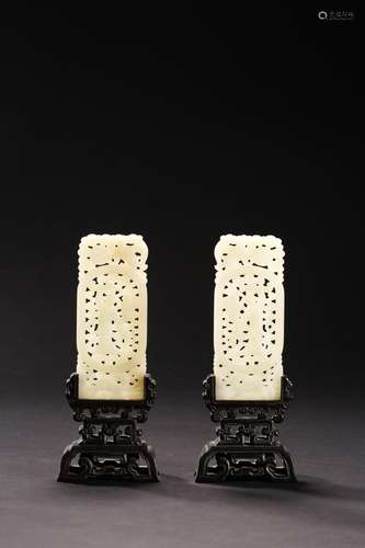 QING DYNASTY: A PAIR OF CARVED JADE TABLE SCREENS