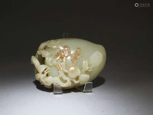 QING DYNASTY: A CARVED JADE PEACH-SHAPED BOX