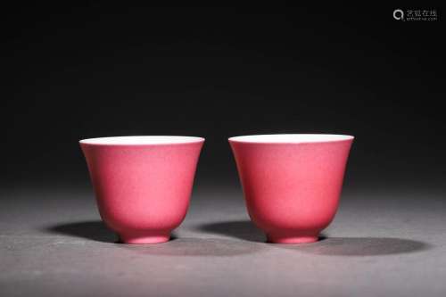 QING YONGZHENG: A PAIR OF PORCELAIN CUPS