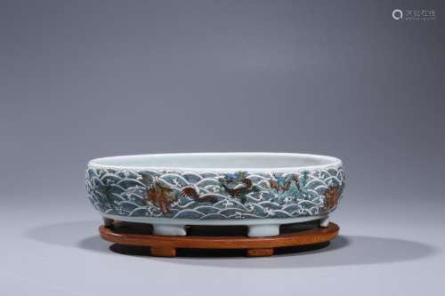 QING DYNASTY: A WUCAI PORCELAIN NARCISSUS PLANTER