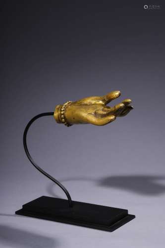 QING QIANLONG: A GILT BRONZE BUDDHA'S HAND ORNAMENT