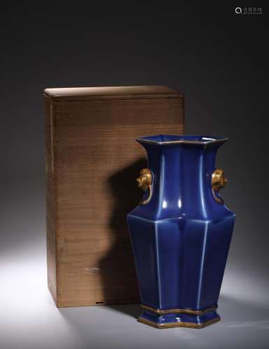 QING TONGZHI: A BLUE GLAZED VASE