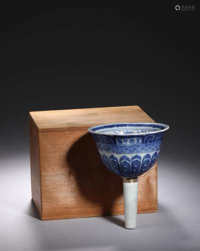 MING XUANDE: A BLUE & WHITE FUNNEL