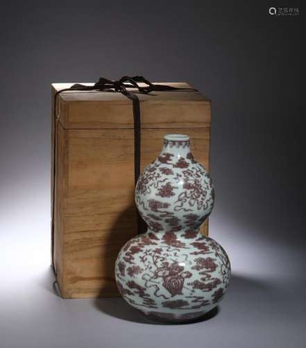 QING QIANLONG: A RED UNDERGLAZED DOUBLE GOURD PORCELAIN VASE