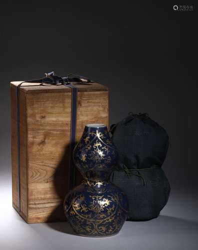 MING JIAJING: A PORCELAIN DOUBLE GOURD VASE