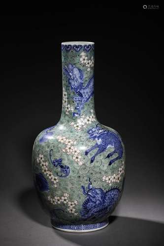 QING: A BLUE & WHITE PORCELAIN VASE